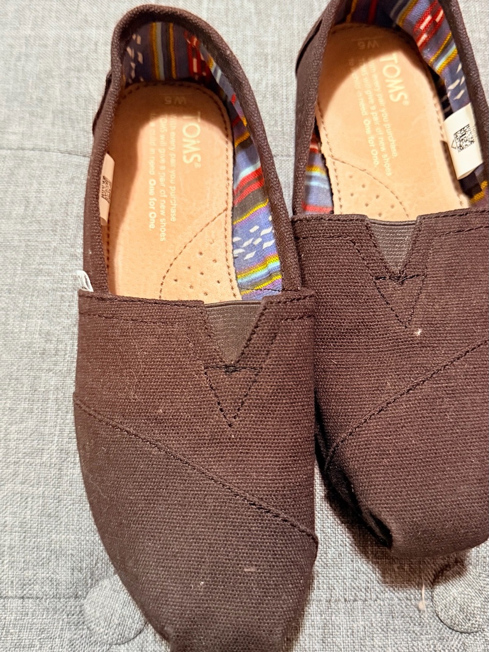 TOMS Women's Classic Canvas Shoe